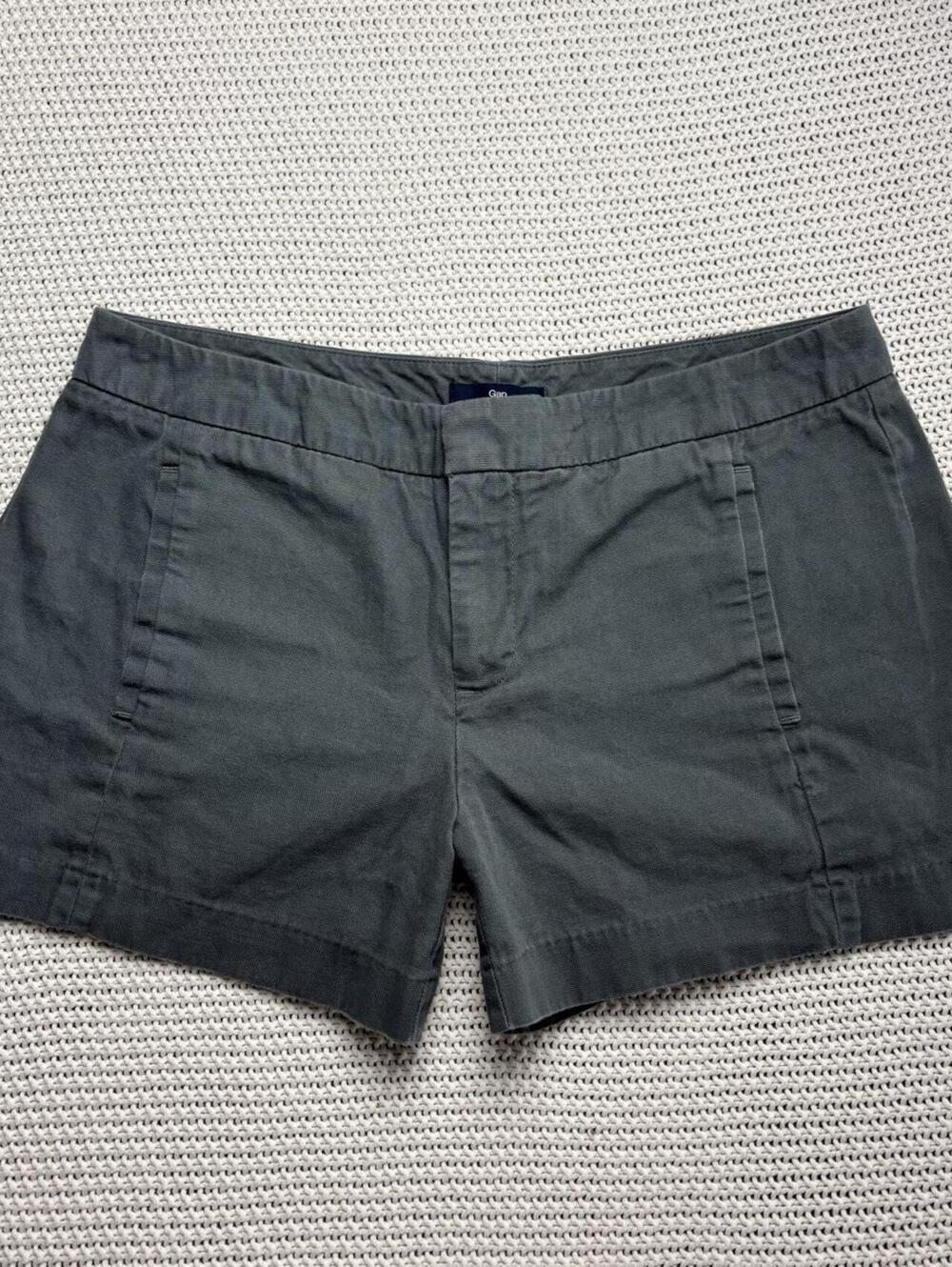 grey mini chino shorts  gap sz 4 cotton